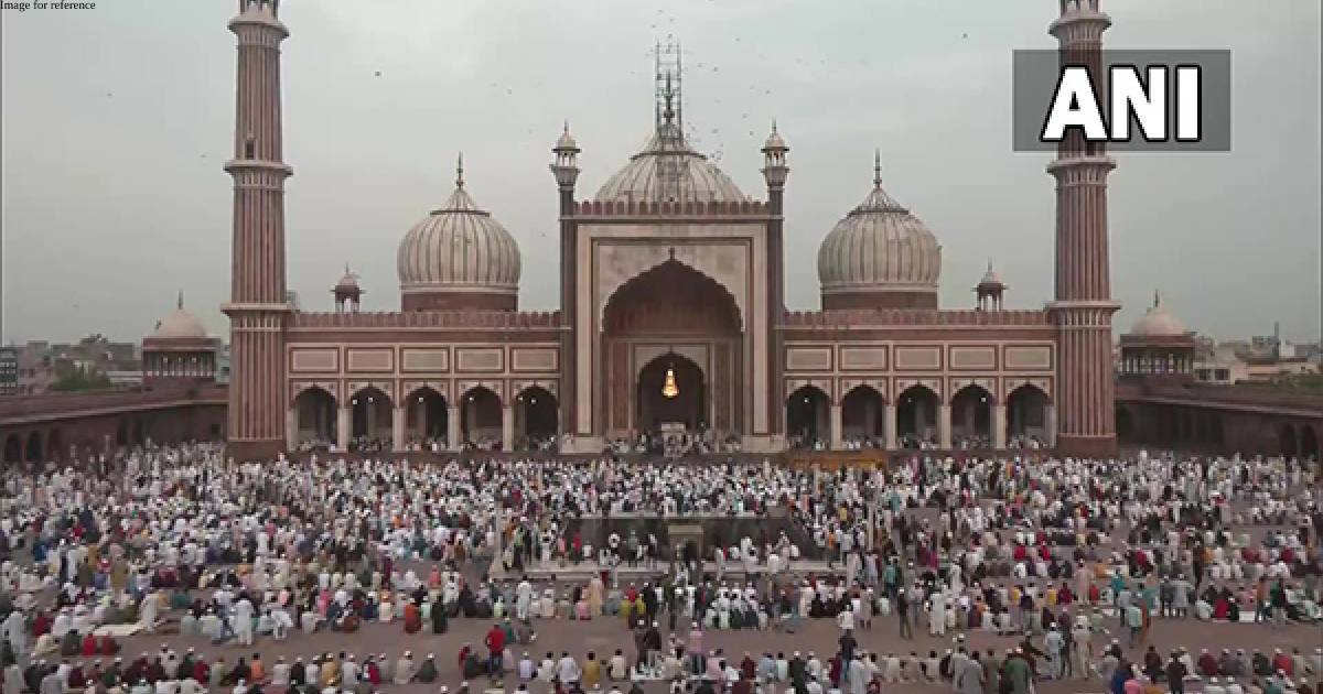Women Commission serves notice to Jama Masjid for barring women's entry without men
